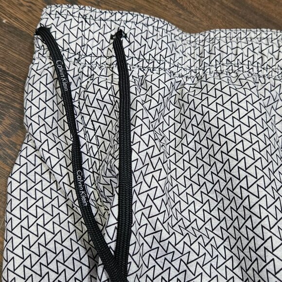 Calvin Klein Swim Shorts Zig-Zag Pattern Drawstring Waist | Size Medium - Picture 7 of 11